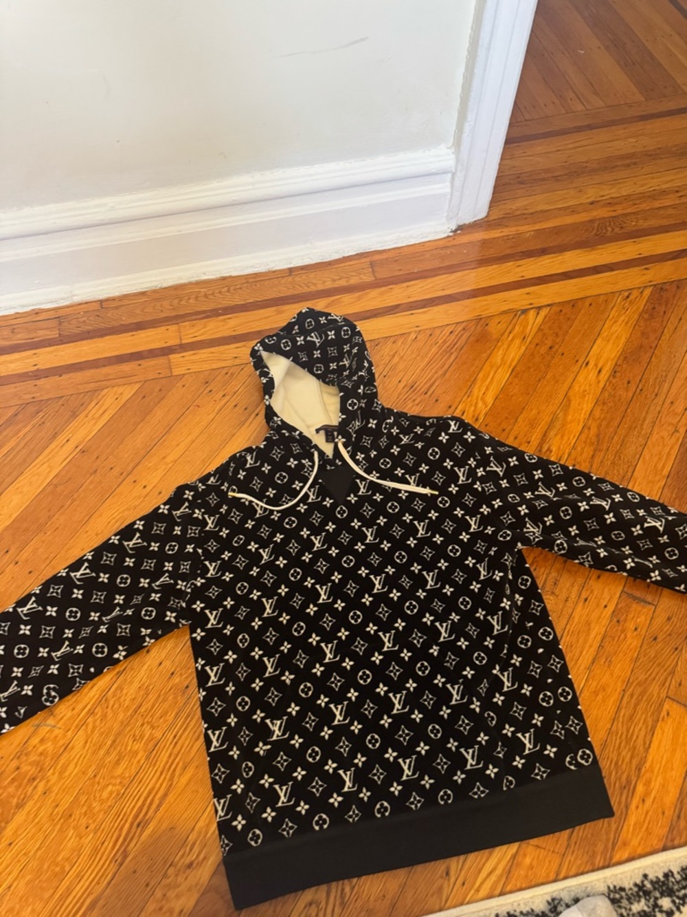 Louis Vuitton sweatshirt size medium